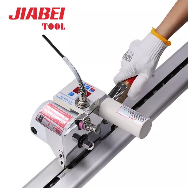 Pourquoi un coupe-extrémité de tissu devrait-il être votre outil de prédilection dans la fabrication professionnelle de vêtements